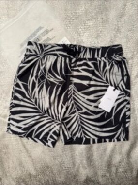 Onia Black and White Charles 5" Swim Trunk